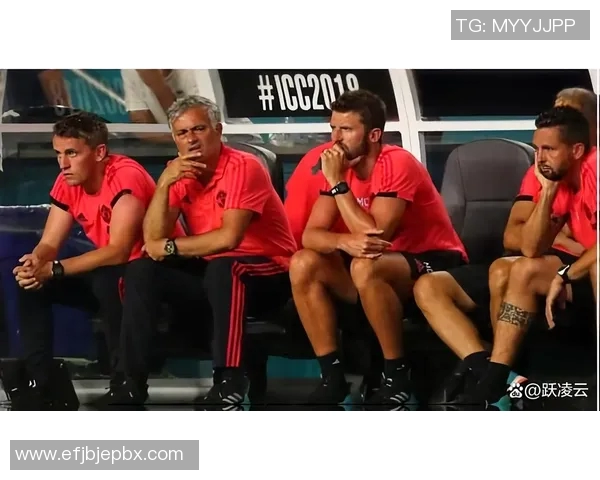 曼联与主教练激烈争执升级 球队内部矛盾加剧陷入困境