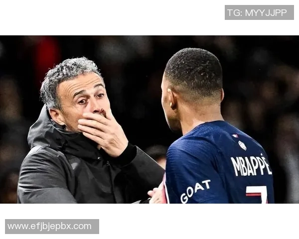 姆巴佩赛场突发举动引发球迷热议 社交媒体掀起激烈讨论 姆巴佩赛场突发举动引发球迷热议 社交媒体掀起激烈讨论